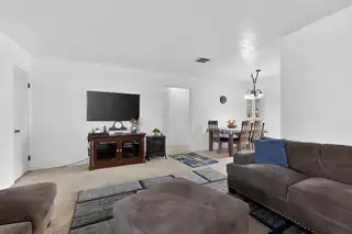 1816 Wildwood Lane SW Living Room