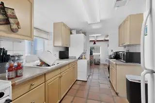 1711 A-D El Camino Real Street Kitchen