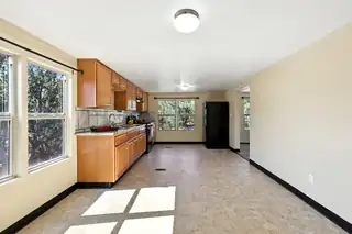 876 State Highway 165 Kitchen