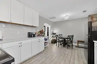 709 Carlisle Boulevard NE Kitchen