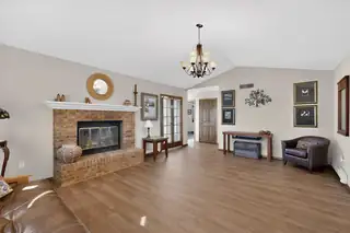 1323 Crestview Drive SW Living Room