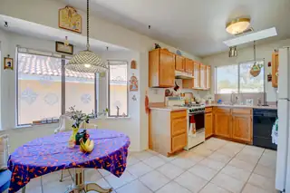 10232 Casador Del Oso NE Kitchen