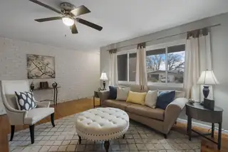 3110 Betts Drive NE Living Room