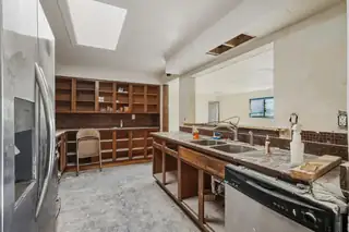 11604 Ralph Avenue NE Kitchen