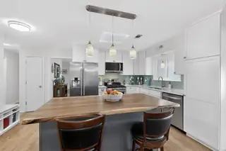 1525 Cedar Ridge Drive NE Kitchen