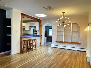 504 Girard Boulevard SE 