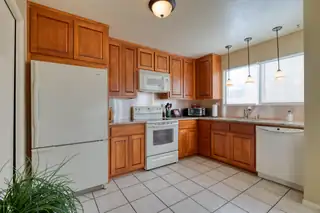 10277 Las Casitas Court NE Kitchen