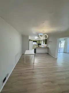 428 VALVERDE Drive SE Living Room