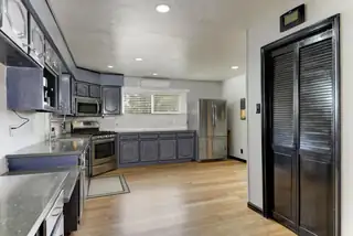 6 Wood Drive Kitchen