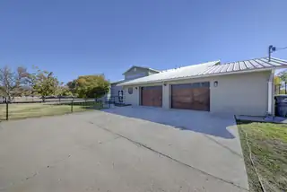 6 Wood Drive Exterior Front