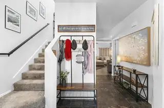 7104 Quail Hollow NE Living Room