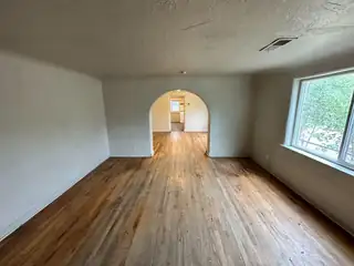 1011 Edith Blvd NE B-D 