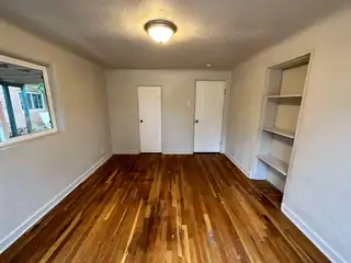 1011 Edith Blvd NE B-D 