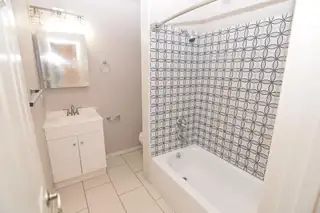 2800 Vail Avenue SE UNIT 160 Bathroom
