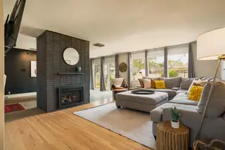 3400 Dellwood Court NE Living Room