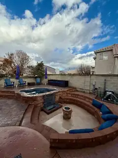 6709 Suerte Place NE Patio