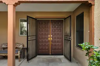 925 Tramway Lane NE Exterior Front