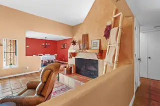 6420 Prairie Road NE Living Room