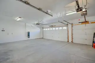 5136 Lomas De Atrisco Road NW Garage