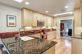 1160 Laurel Loop NE Kitchen