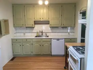 612 W Monroe Street SE Kitchen