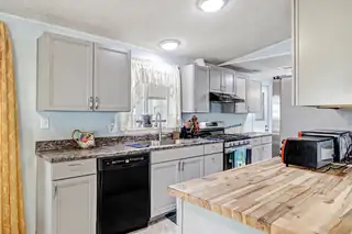 7118 Remington Drive NE Kitchen