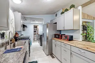 7118 Remington Drive NE Kitchen