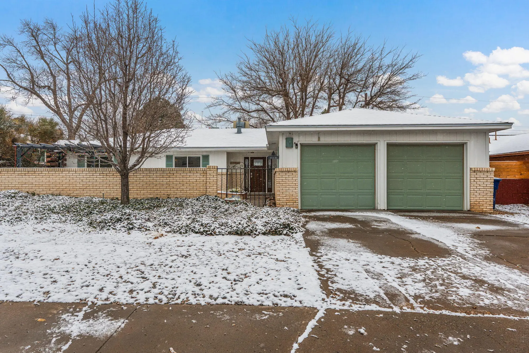 10428 Hendrix Avenue NE