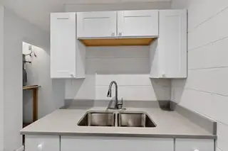 301 Graceland Drive SE 