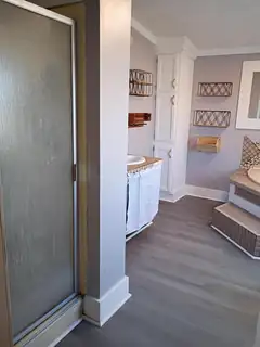 16 Jennifer Street Bathroom