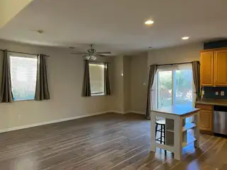 2631 Violeta Circle SE 