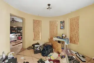 2335 Contreras Place NW Living Room