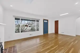 313 Washington Street NE Living Room