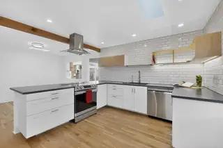 313 Washington Street NE Kitchen