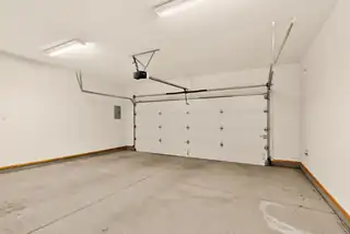 8223 Grape Arbor Court NE Garage