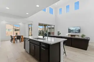 923 Zafiro Road SE Kitchen