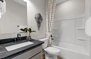 604 Amatista Loop SE Bathroom