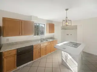 1333 Lucretia Street SW Kitchen