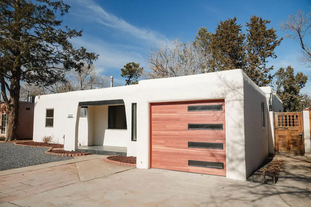 3017 Frontier Avenue NE