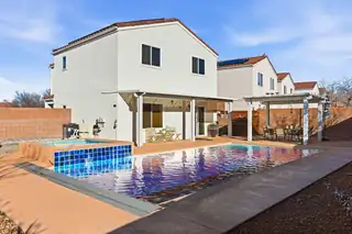 1500 Villa Del Valle NE Backyard