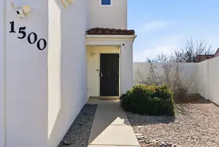 1500 Villa Del Valle NE 