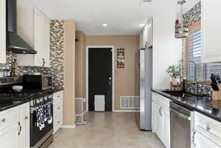 1500 Villa Del Valle NE 