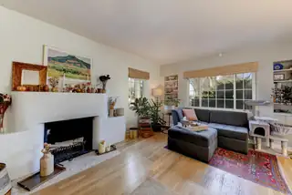 1400 Las Lomas Road NE Living Room