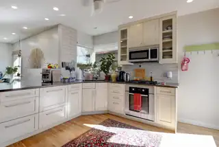 1400 Las Lomas Road NE Kitchen