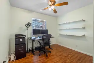 916 Turner Drive NE Home Office