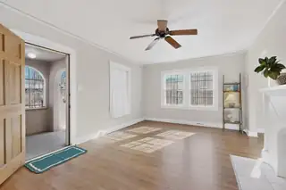 305 Amherst Drive SE Living Room