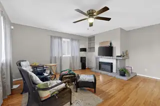 10401 Aspen Avenue NE Living Room