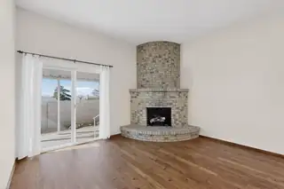 1543 Donette Place NE Living Room