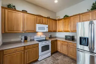 880 Jubilee Boulevard SW Kitchen