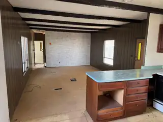 7112 Pan American NE 20 Kitchen